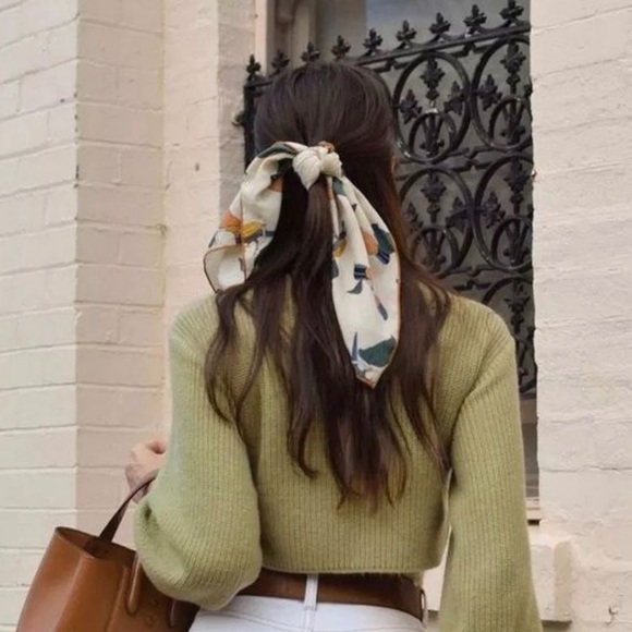 💕LAST One Plants Girl Art Illustration scarf - Picture 4 of 7